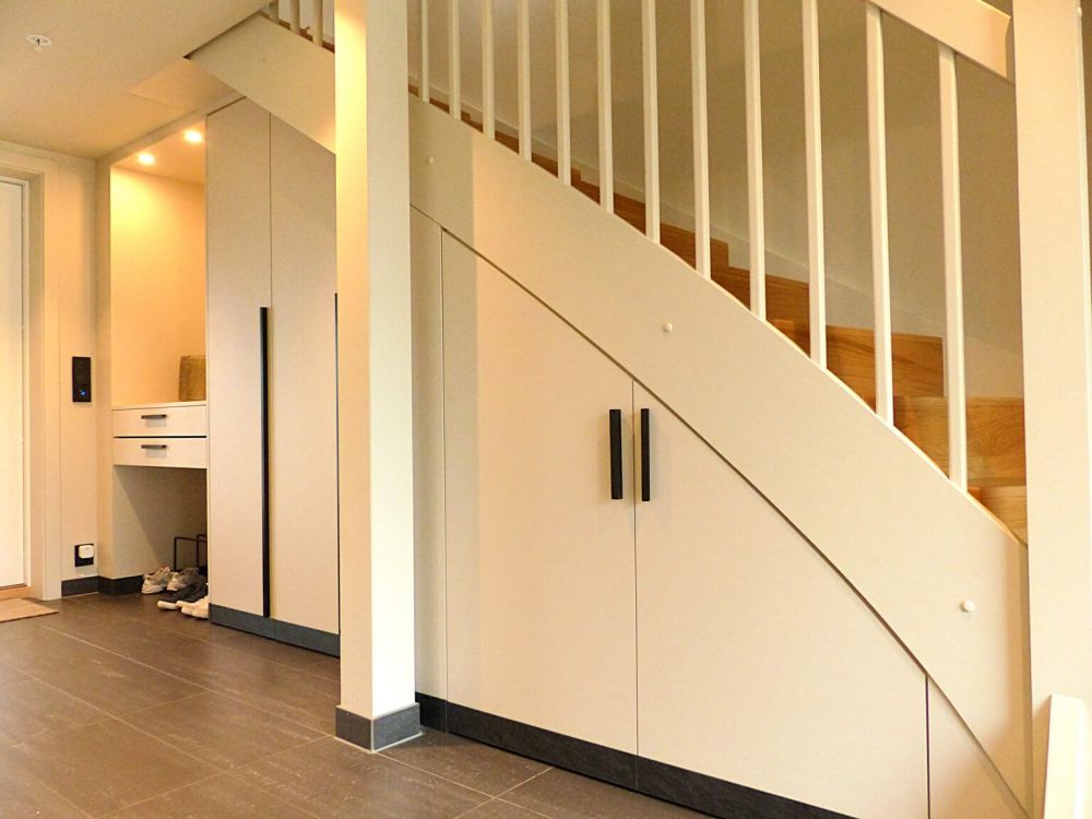 Oppbevaring under trapp  små grep som gir stor forskjell